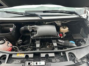 Offre exceptionnelle : Mercedes-Benz Sprinter 2500 Airstream Interstate 4x4 2021, environ 4200 miles, conversion complète en camping-car, moteur turbodiesel V6, 4 roues motrices - Product Image 3