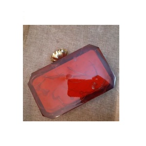 Nouvelle pochette en résine de créateur de mode pour femmes sac à main pochette de soirée sac d'articles de fête pochette en résine nouvel arrivage en vente - Product Image 4