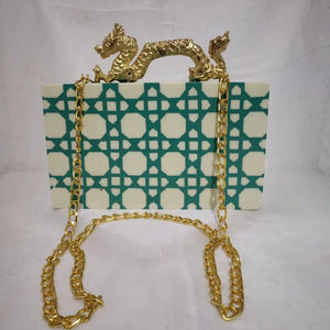 Pochette de soirée en résine de luxe, alliant style, polyvalence et qualité, fabrication artisanale, pochette en métal parfaite pour femmes, en solde - Product Image 1