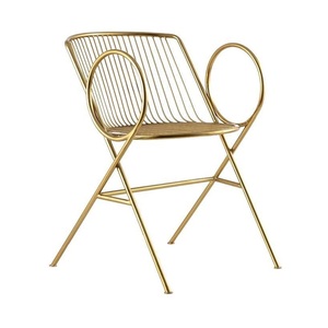 Silla Metálica Versátil Fabricada con una Estructura de Acero Duradera Diseñada para Mejorar los Interiores del Hogar y Ofrecer un Asiento Confortable - Product Image 1