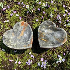 Cuenco Pequeño en Forma de Corazón de Jaspe Maligano Natural, Tallado a Mano, Pulido, Cuenco Decorativo de Piedra con Tonos Únicos de Naranja y Gris - Product Image 4