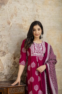 Mới hợp thời trang truyền thống Ấn Độ cotton kurti Set với Thêu Ladies kurta cho mù<span class=keywords><strong>a</strong></span> hè bán buôn tại Ấn Độ - Product Image 5