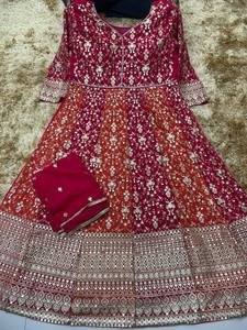 Robe Anarkali de créateur Sayuri très demandée pour les festivals, les événements familiaux et les mariages, disponible au prix d'usine - Product Image 3