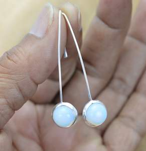 Boucles d'oreilles en fil rond en opale laiteuse, argent sterling 925, bijoux en pierres précieuses faits à la main, cadeau élégant pour femmes - Product Image 4