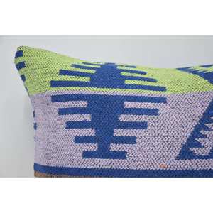 Almohada de lana Kilim turca púrpura, almohada de acento con estampado geométrico de 16x24 pulgadas - Product Image 2
