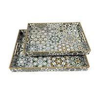 Plateaux de service de luxe en bois de finition de noyer avec collection de vaisselle rectangulaire et ronde rustique