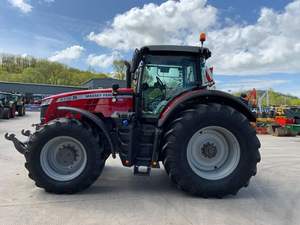 Tracteurs diesel neufs, boîte de vitesses manuelle, conduite à droite, sièges en cuir foncé, norme d'émission Euro VI, transmission avant R21 - Product Image 4