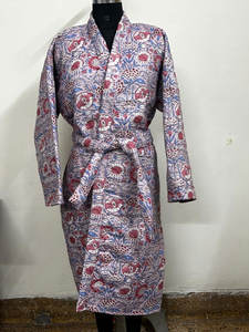 Manteau long matelassé personnalisé pour femme, en coton, imprimé floral, chauffant, style enveloppant, avec ceinture, pour l'automne et l'hiver - Product Image 2