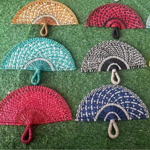 Vietnam Seagrass Hand Fan Exportateur | Fourniture en vrac, prix compétitif | Décoratif à la maison, cadeau pour un ami - Product Image 1