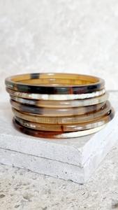 Bracelet en corne de buffle poli à la demande Accessoire traditionnel et élégant pour les tenues décontractées et de fête à vendre - Product Image 3