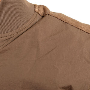 Elegante chaqueta cortavientos con capucha y logotipo frontal Durable y cómodo Ajuste impermeable y ecológico - Product Image 2