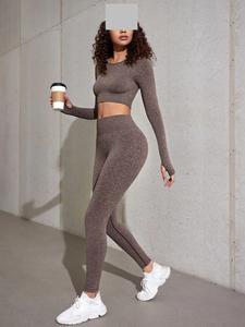 Conjunto de yoga sublimado con diseño personalizado Low Moq para mujer, leggings de cintura alta sin costuras 100% poliéster y conjunto de sujetador deportivo. - Product Image 6