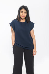 Camiseta de mujer ligera de punto gofrado a cuadros con cuello redondo y manga corta, corte regular, formal, antiarrugas, de tela texturizada, superventas al por mayor - Product Image 2