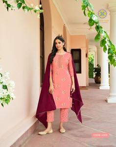 Pantalon Kurti en rayonne lourd et beau de style moderne à la mode avec Dupatta avec un travail d'impression or chic fournisseur et exportateur indien - Product Image 1