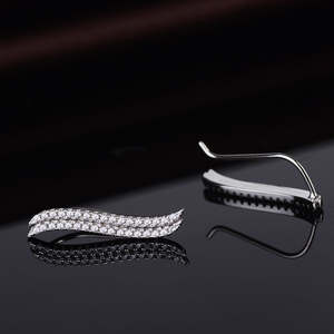 Orecchini in Oro Bianco 14K con Doppia Onda di Cristalli, Design Elegante a Rampicante - Product Image 2