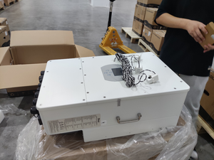 Onduleur triphasé Deye 10kW modèle <span class=keywords><strong>SUN</strong></span>-10K-SG04LP3-EU CE : Un actif à valeur ajoutée pour optimiser les portefeuilles de propriétés commerciales - Product Image 4