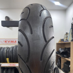 Neumático de Scooter K232 con Ranura Curva, Fuerte Agarre en Mojado, Duradero para Uso en Calle - Product Image 1