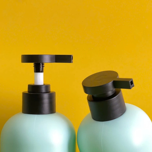 Botella de loción para lavado de manos de plástico HDPE verde menta mate de 300ml forma corta redonda con bomba para embalaje cosmético Pavico Vietnam - Product Image 4