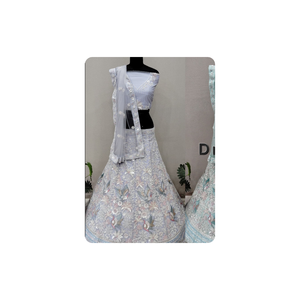 Lehenga de mariée en velours exquis en Bourgogne profond avec broderie détaillée et Dupatta assorti - Product Image 4