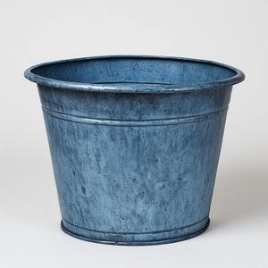 Maceta galvanizada real con superficie antigua hecha a mano, perfecta para un elegante Jardín de vacaciones y un estilo de temporada al aire libre - Product Image 2