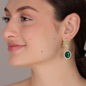 Pendientes de gota de circonita cúbica de ónix verde de Latón chapado en oro de 18 quilates hechos a mano | Joyería de declaración de boda para mujer de moda | Marca DUA de Jaipur - Product Image 6