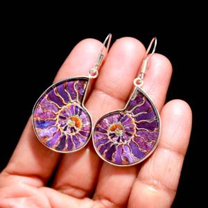 ต่างหูอัญมณีแอมโมไนต์สีม่วงของผู้หญิงทำด้วยมือทำด้วยมือทำจากเงินสเตอร์ลิง925งานแต่งงาน - Product Image 1