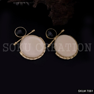 Pendientes de tuerca de bisel de ónix negro Natural de alta calidad, ropa de fiesta hecha a mano con joyería de latón de moda para proveedores mayoristas - Product Image 2