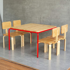KGD028 Juego de Mesa Cuadrada de Diseño Escandinavo para Preescolar con 4 Sillas de Madera, Muebles Infantiles para Taller, Baño y Gimnasio - Product Image 3