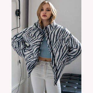 Chaqueta acolchada con estampado personalizado de tela satinada con cuello levantado acabado impermeable a prueba de viento con cremallera transpirable abrigo de burbujas - Product Image 5