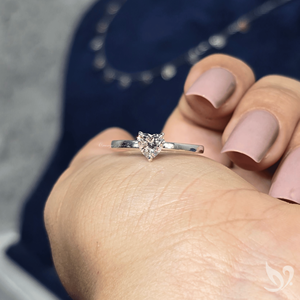 Anillo Solitario de Diamante Cultivado en Laboratorio con Corte Corazón de 0.50 CT en Oro |   Joyería Fina Certificada por IGI - Product Image 3