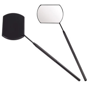 Espejo de mano de diseño moderno con marco brillante que ofrece un agarre suave e imagen nítida en todo momento. - Product Image 3