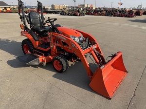 รถแทรกเตอร์ขนาดเล็ก Kubota BX2680 สมรรถนะสูง พร้อมอุปกรณ์ตักดินด้านหน้าและอุปกรณ์ตัดหญ้า ระบบขับเคลื่อน 4 ล้อ - Product Image 4