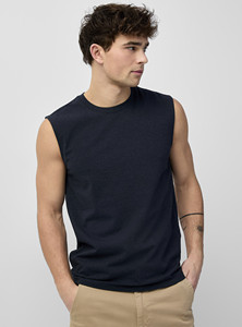 Camiseta sin mangas de algodón 100% personalizable de estilo formal para hombre con tejido de punto transpirable - Product Image 3