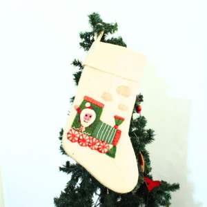 Calcetín Navideño de Fieltro de Lana Hecho a Mano con Diseño de Tren de Santa Claus, Decoración Navideña de Lujo Ecológica - Product Image 2