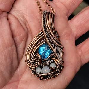 Collar de cristal de Topacio Azul y piedra lunar envuelto en alambre inspirado en la naturaleza joyería envuelta en alambre antiguo colgante de alambre regalo para mujer - Product Image 3