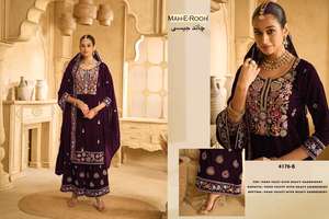 Élégant costume de palazzo Salwar Kameez en velours de créateur moderne avec des perles de broderie complexes de détails festifs fabriqués à la main pour les fêtes - Product Image 2