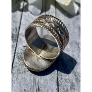 Anillo Ajustable de Acero Inoxidable Jereme Delgarito Royston con Turquesa y Bisel de Plata de Ley con Diamante Tallado, Talla 13.5, Regalo - Product Image 5
