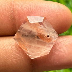 Cuarzo hematoide rojo Natural facetado perforado forma elegante Fabricación de joyas piedra célebre parte posterior plana gema suelta directa de la India - Product Image 4