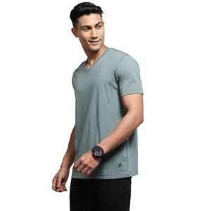 T-shirt col V pour homme, personnalisé par le fabricant BD, de haute qualité, couleur unie, manches courtes, coupe ajustée, respirant, tricoté, respectueux de l'environnement - Product Image 3