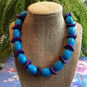 Collar de Cuentas Redondas de Resina Pintadas a Mano RI309 de Rani Industries - Decoración de Moda para Bodas y Fiestas - Product Image 1