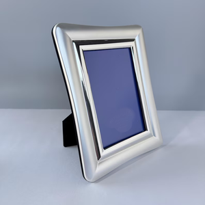 Cadre photo en métal écologique, taille et couleur personnalisables, design artistique moderne de haute qualité pour une présentation élégante sur table - Product Image 4