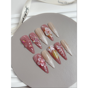 Uñas Postizas con Diseño Floral Elegante para un Estilo Sofisticado - Product Image 1