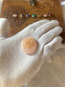 Vente en gros de cristaux de guérison naturels en quartz rose sculptés à la main, symbole de zibu, pierres polies, cadeaux spirituels Feng Shui pour l'amour - Product Image 2