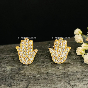 Piercing d'oreille Hamsa en or massif 14 carats avec diamant naturel. - Product Image 4