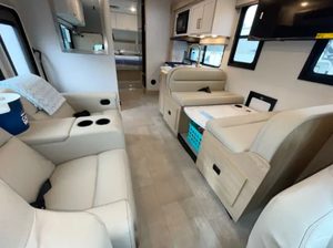 Camping-cars d'occasion abordables 2022 2023 2020 Thor Chateau Classe C – Couleurs personnalisées disponibles, faible kilométrage - Product Image 3