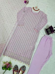 Nouveau Designer Party Wear Premium Faux Georgette Thread Avec Moti Work Top Et Pantalon Avec Quatre Côté Fantaisie Dentelle Bordure Dupatta - Product Image 2