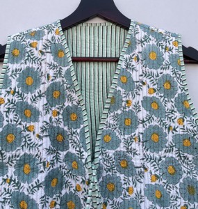 Chaleco acolchado hecho a mano con cuello en V para mujer, chaqueta de bombardero informal sostenible de longitud corta, bordado, decoración frontal abierta - Product Image 3