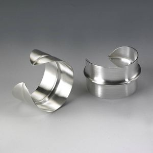 Rond de serviette en métal poli doré Décoration de maison et d'ustensiles de cuisine Vaisselle élégante Porte-mouchoirs à un prix abordable - Product Image 2