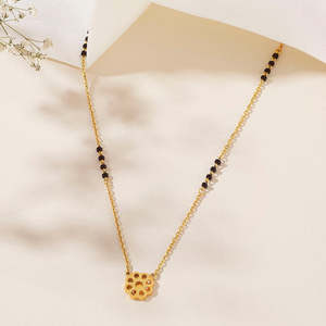 Collier chaîne Mangalsutra en or moderne Madhurika - Product Image 1