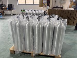 Tanque de Oxígeno de Aluminio DOT de 11.1 <span class=keywords><strong>Litros</strong></span> y <span class=keywords><strong>12</strong></span> <span class=keywords><strong>Litros</strong></span> de Alta Presión para <span class=keywords><strong>Buceo</strong></span> - Product Image 1